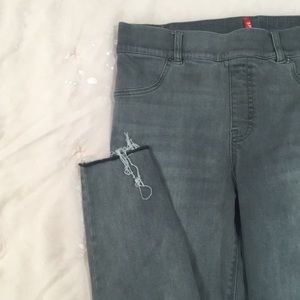Spanx Large Grey Distressed Skinny Jean